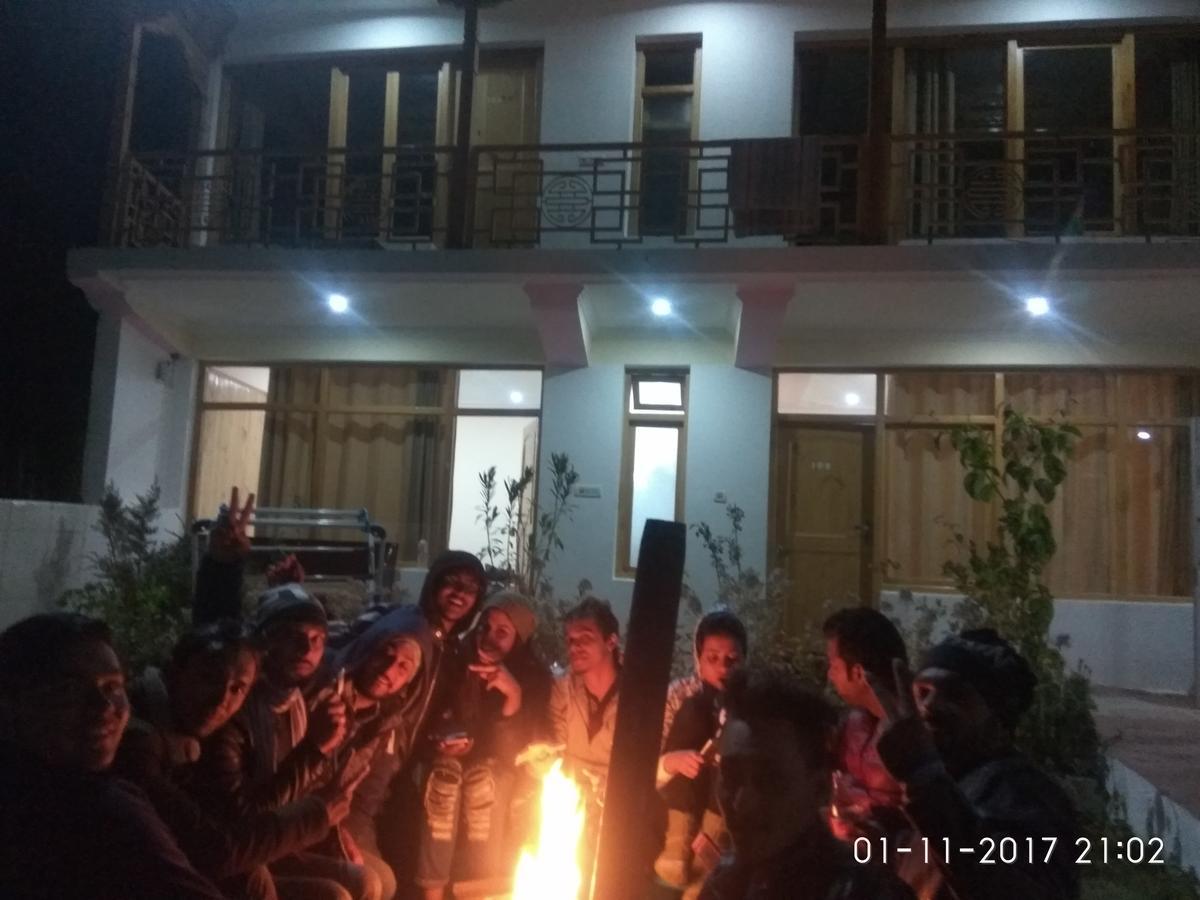 Laksdup Guest House Leh Rum bild